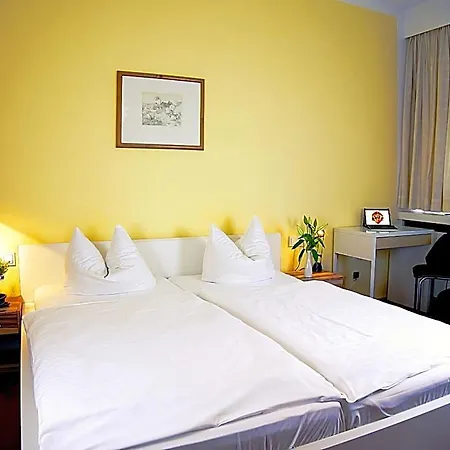 Albrechtshof 3*