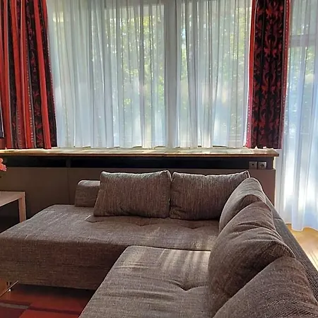 Albrechtshof 3*